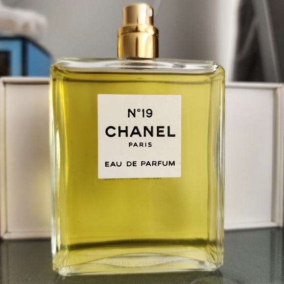CHANEL N°19 EAU DE PARFUM SPRAY 100ML TESTER (No lid) - Picture 1 of 7